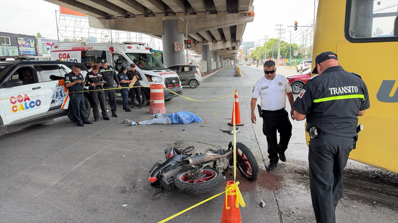 muere-motociclista-tras-estrellarse-contra-autobus-en-coacalco