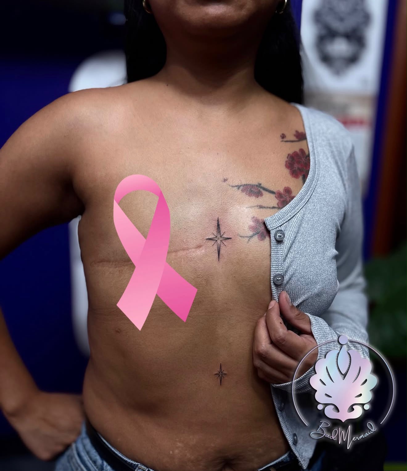 marissa-ofrece-tatuajes-gratis-a-mujeres-que-han-enfrentado-el-cancer-de-mama
