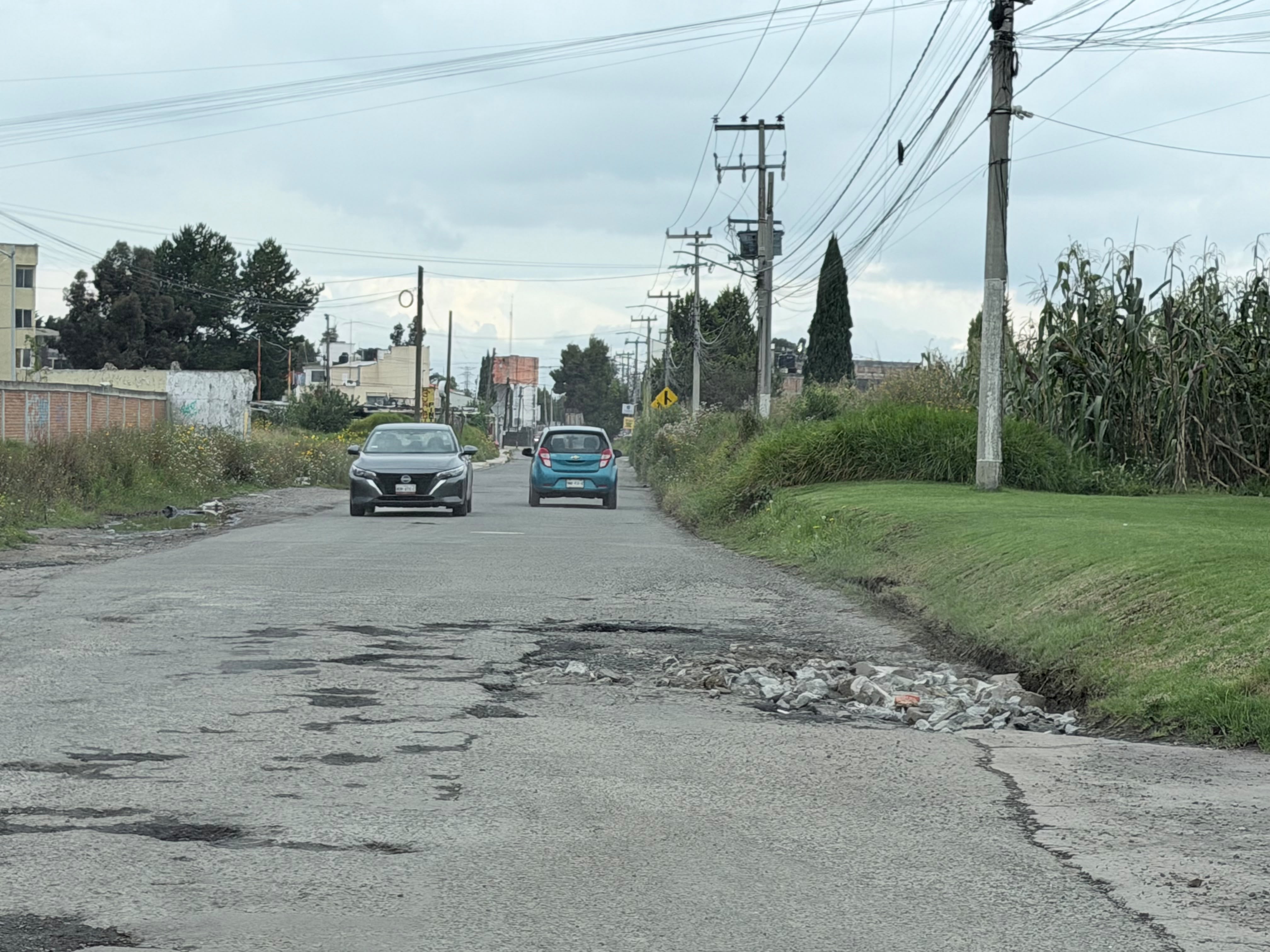 ni-a-quien-irle-intransitable-por-baches-zona-limite-entre-toluca-y-metepec