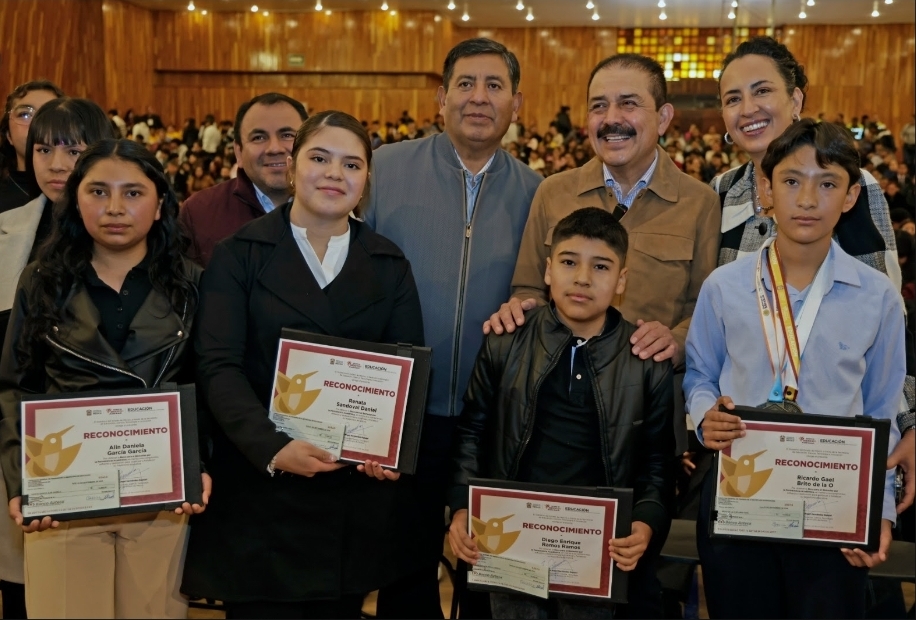 realiza-gobierno-de-delfina-gomez-inversion-historica-en-becas-por-mas-de-2-mil-204-mdp