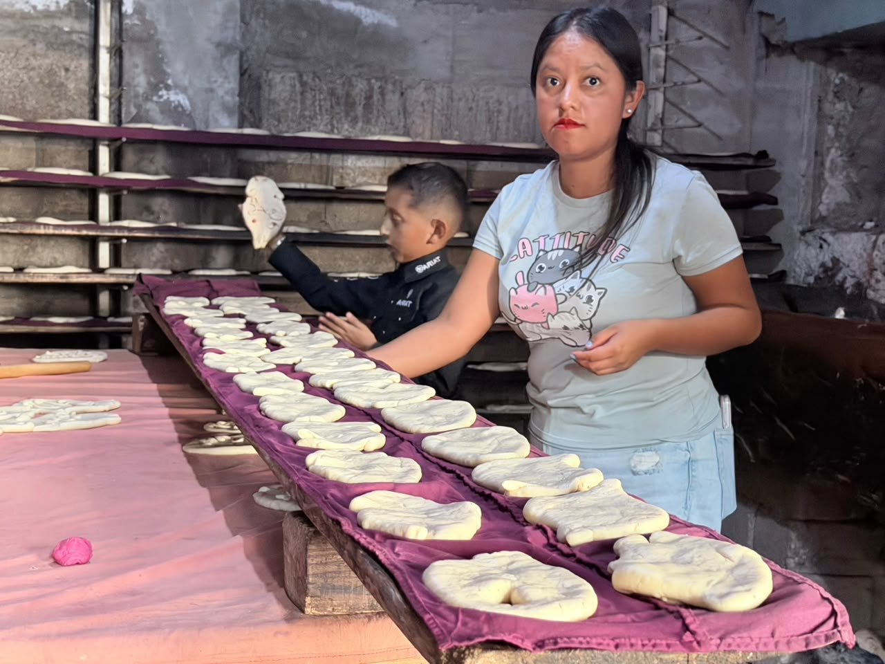 reconstruyen-la-tradicion-el-pan-de-muerto-en-tecomatlan-tras-impacto-del-sismo-en-2017