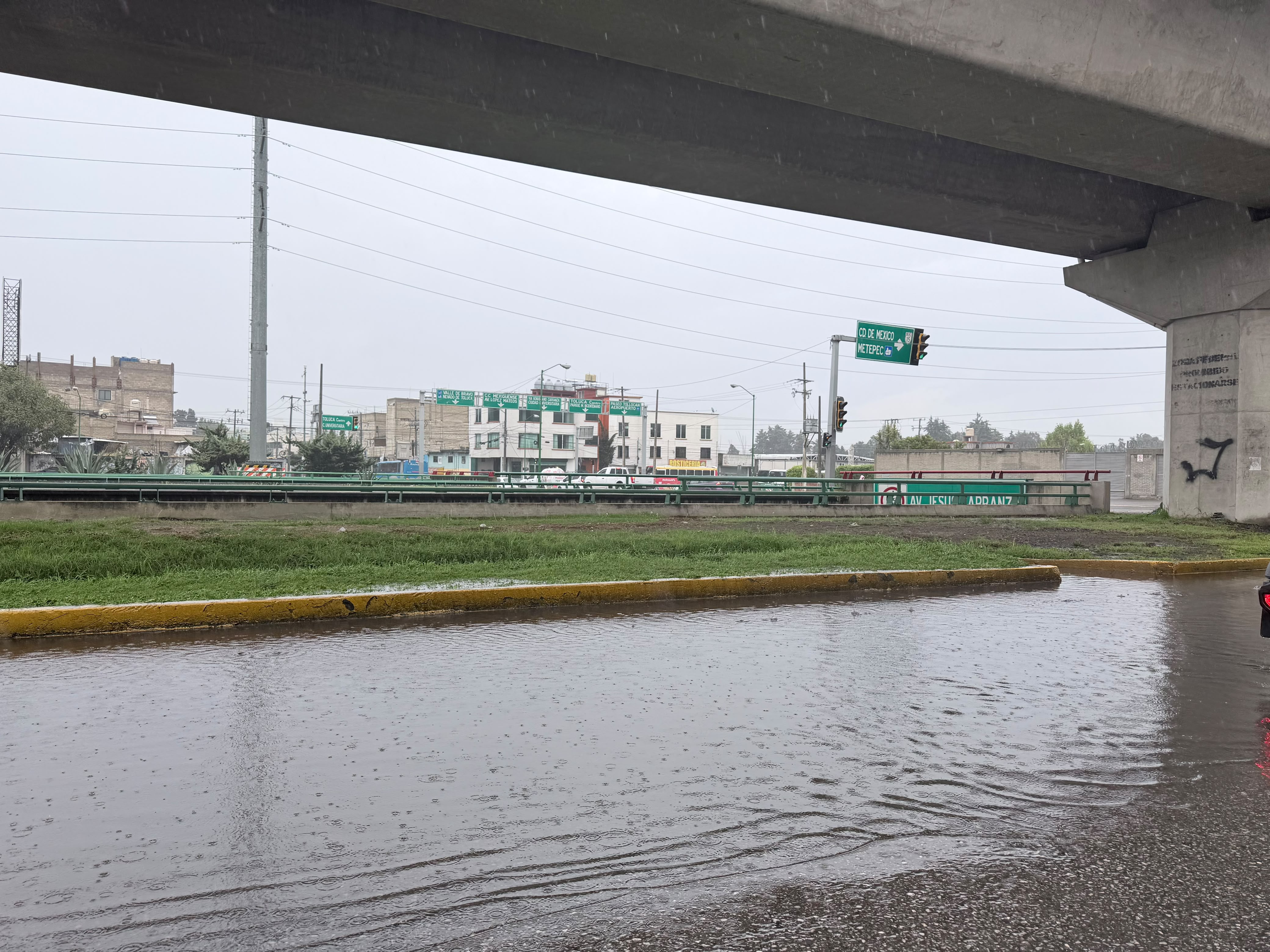 colapsa-el-valle-de-toluca-por-lluvias-intensas