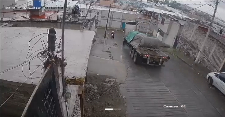 trailer-se-incrusta-en-laboratorio-de-tultitlan