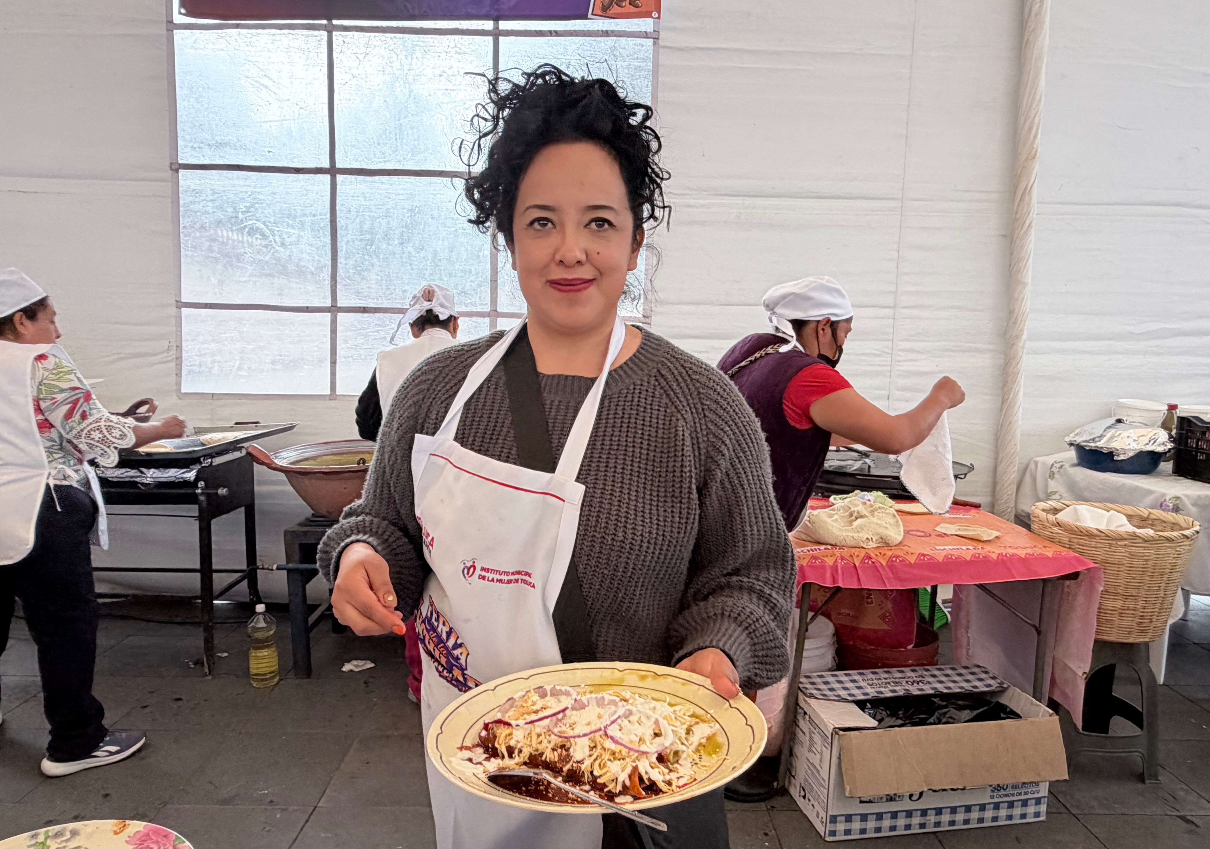 enchiladas-tradicionales-y-hasta-de-petalos-de-rosa-en-san-buenaventura