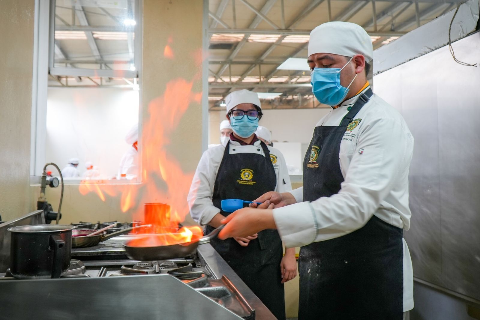 dominan-el-arte-de-hacer-pan-de-muerto-estudiantes-de-la-uaem