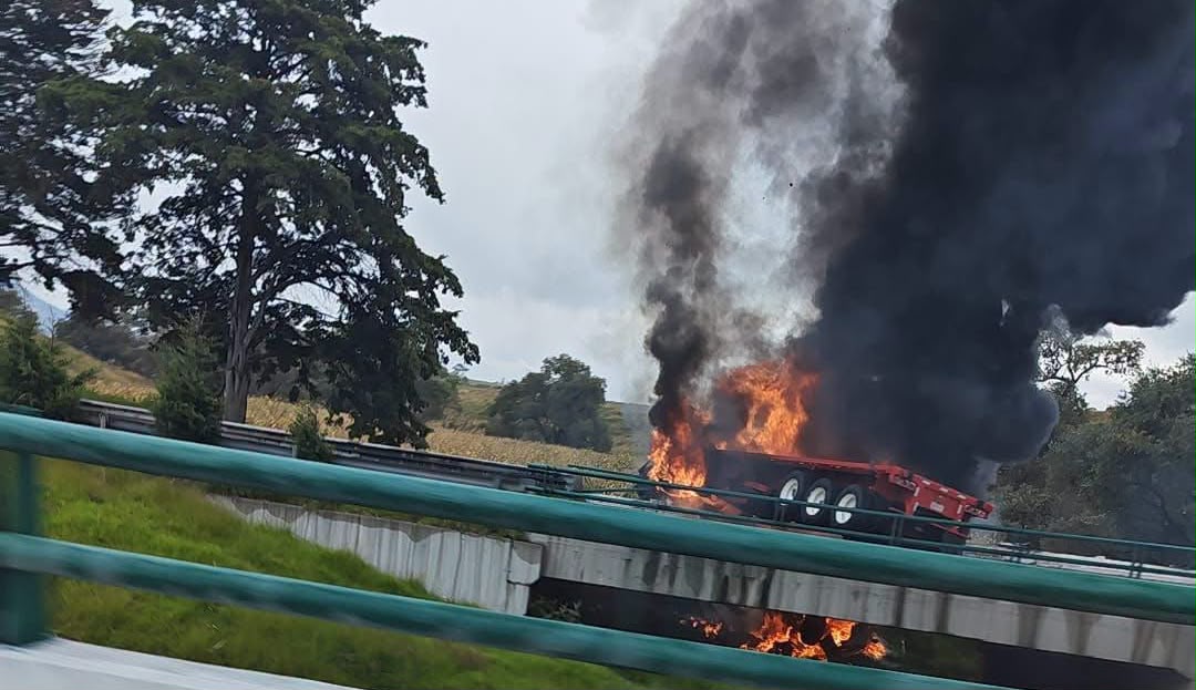se-incendia-camion-en-la-tolucaatlacomulco-hay-afectaciones-viales