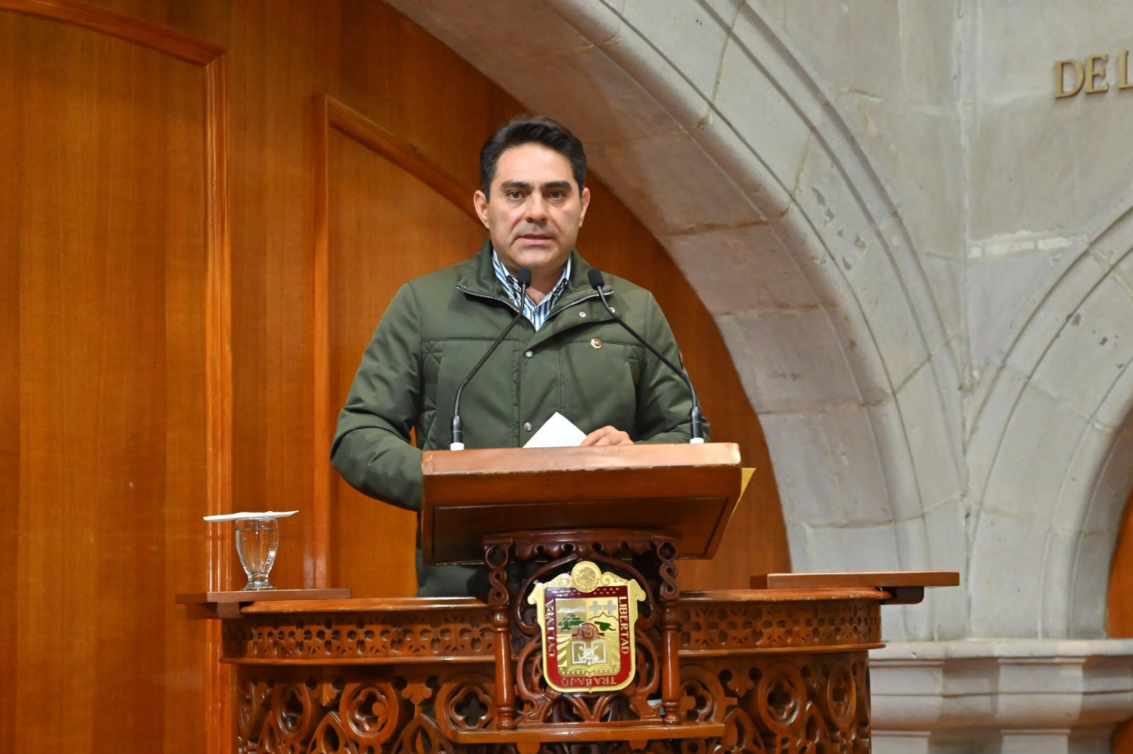 podrian-ser-gratuitos-y-sin-consumo-minimo-los-estacionamientos-y-sanitarios-en-centros-comerciales