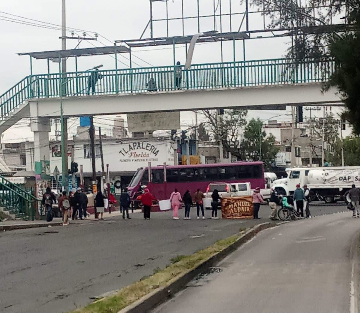con-bloqueo-a-carretera-exige-familia-de-una-joven-desaparecida-el-2-de-octubre-su-localizacion-en-los-reyes