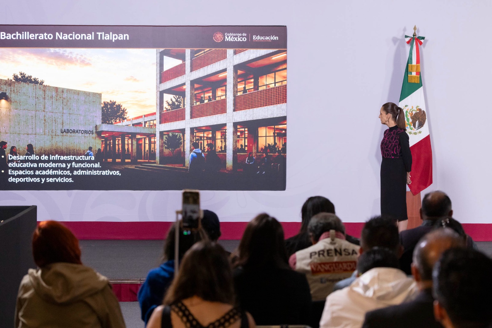 sheinbaum-transforma-un-monumento-a-la-corrupcion-priista-en-centro-de-formacion-universitaria