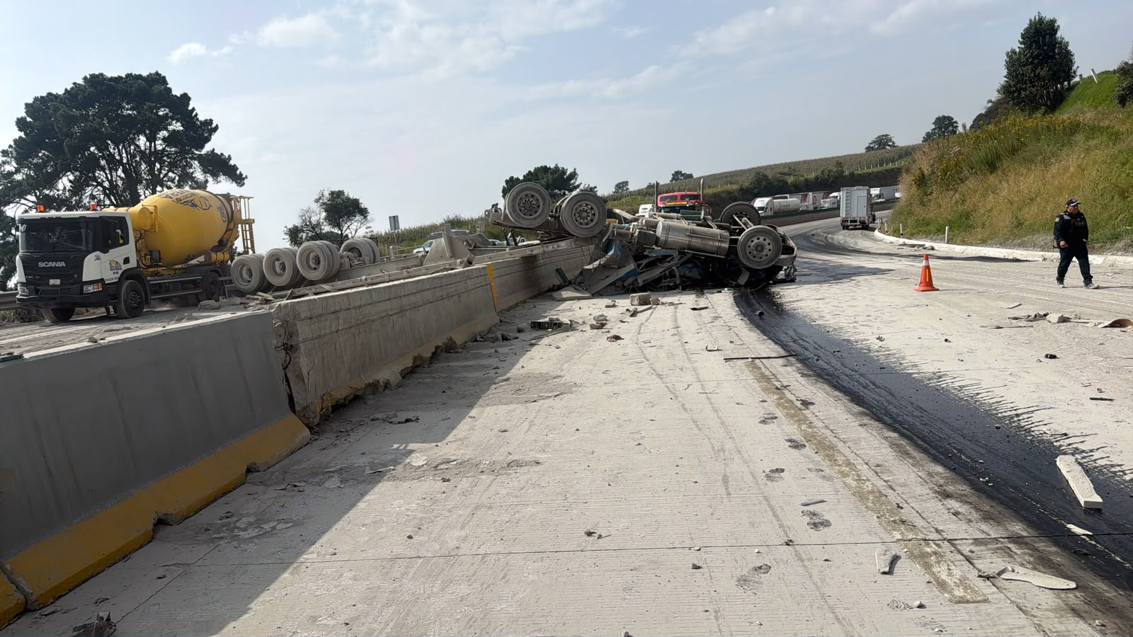 tragedia-en-la-mexico-puebla-trailer-arrastra-a-6-vehiculos-fallecen-dos-personas-y-hospitalizan-a-tres-mas