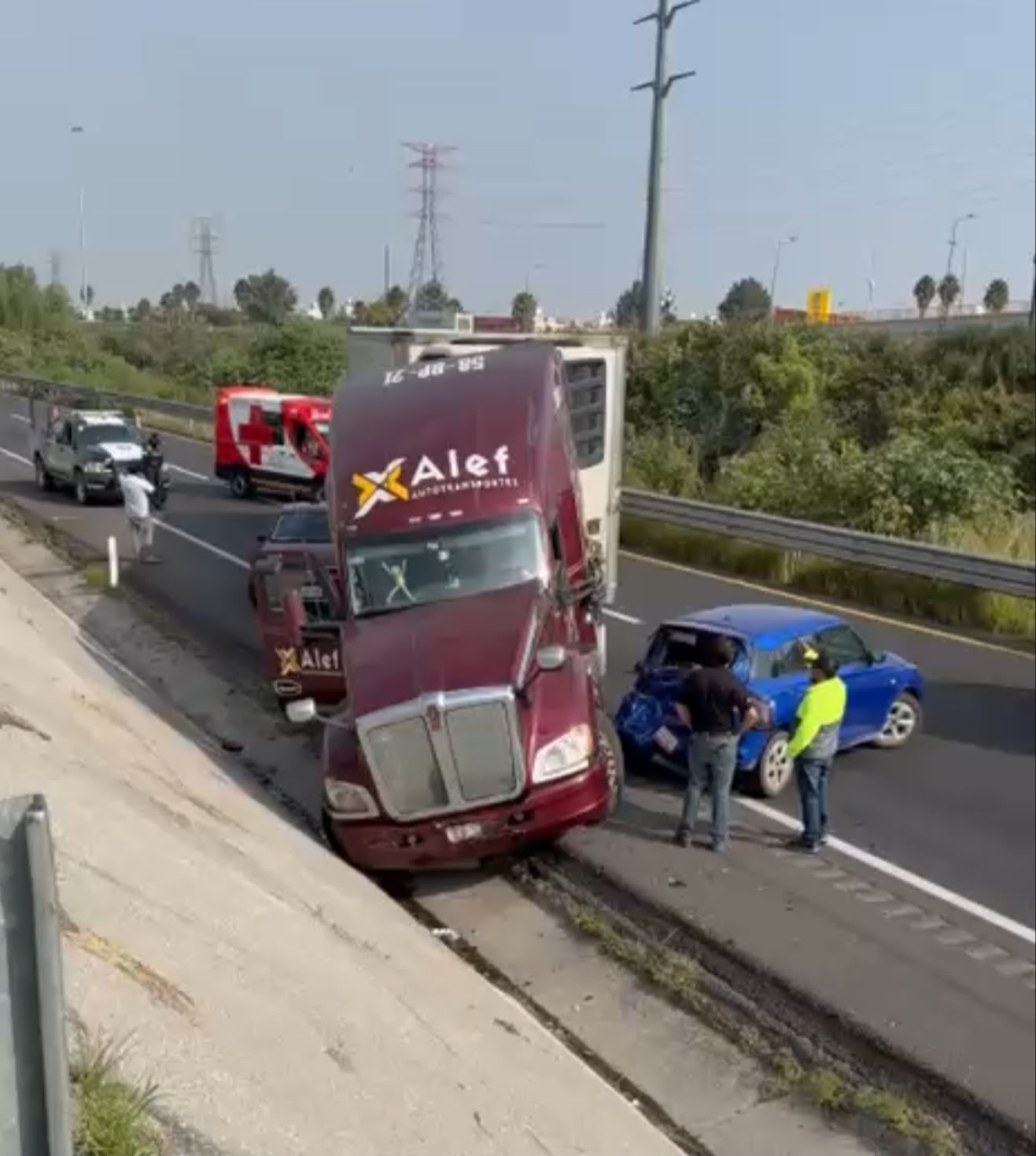 cerrado-el-circuito-exterior-mexiquense-por-choque-multiple
