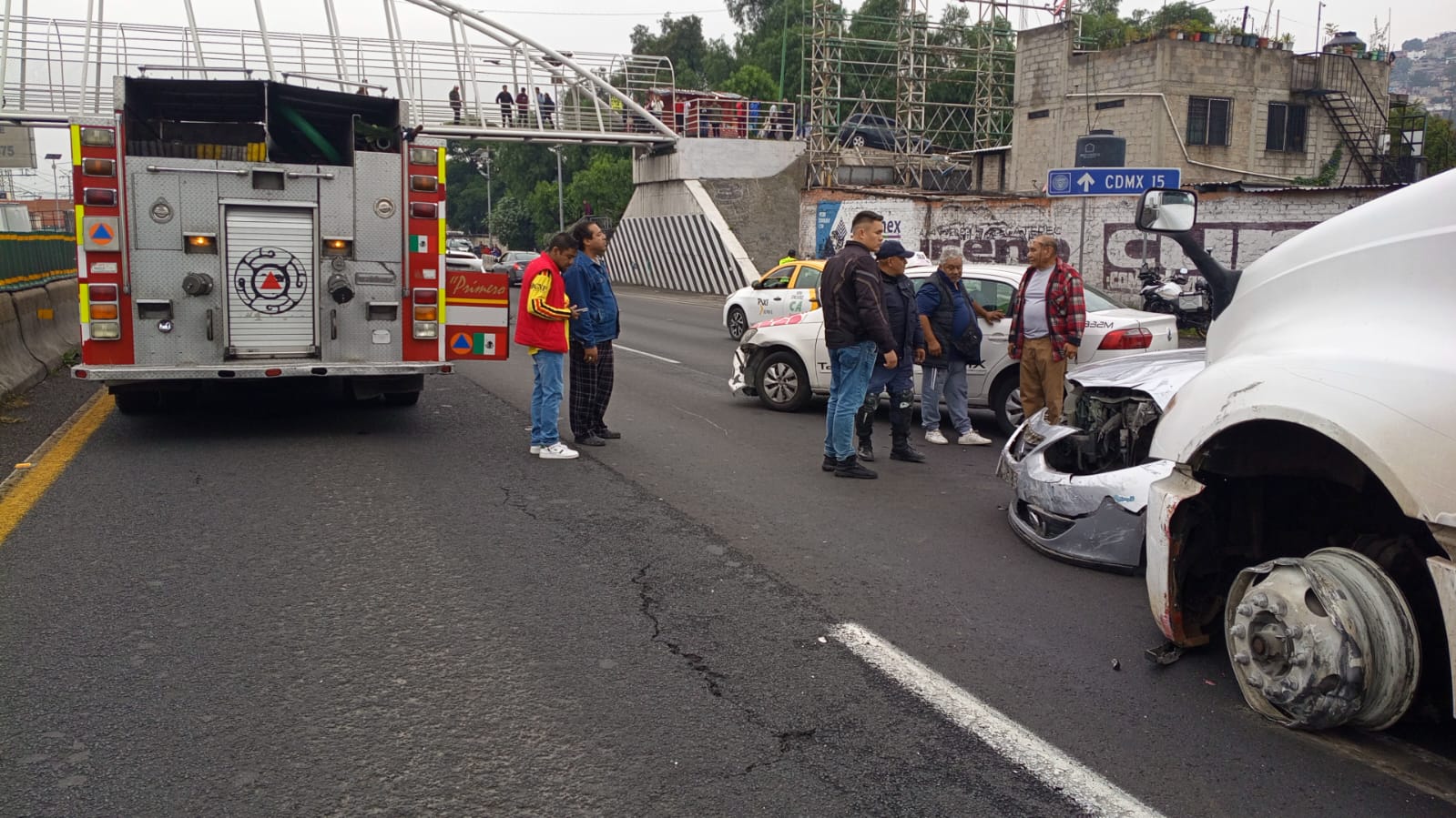 pipa-causa-carambola-en-la-mexico-pachuca-chofer-huye-y-muere-un-motociclista