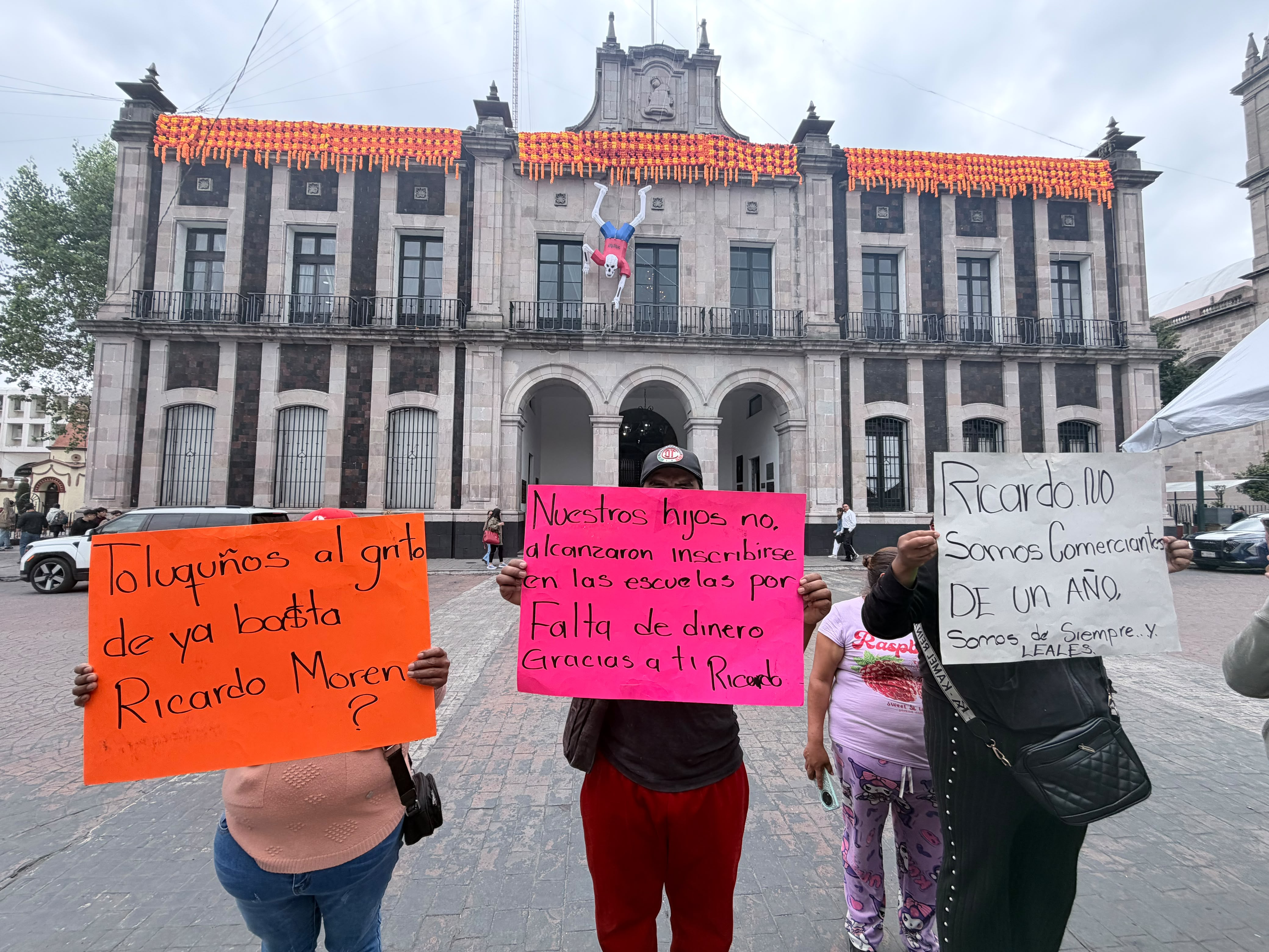 comerciantes-de-toluca-dispuestos-a-pagar-para-para-trabajar-en-temporada-de-muertos-alcalde-les-cierra-la-puerta