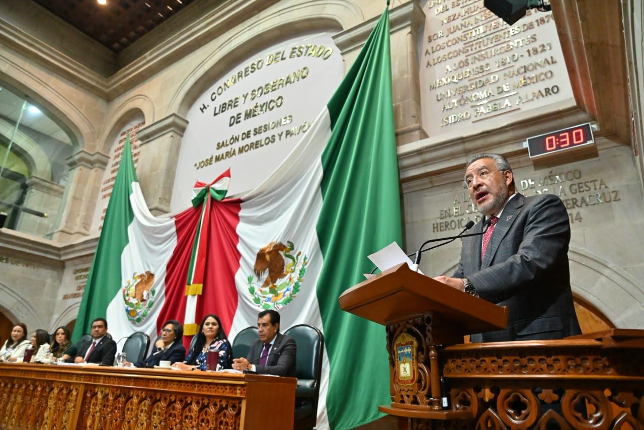 Destaca Duarte  reducción de  la deuda y  anuncia plan  reforzado  para erradicar  los baches