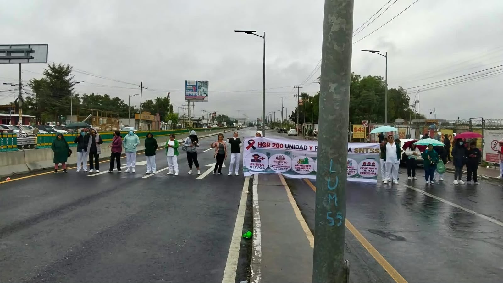 inconformes-trabajadores-del-imss-en-2-municipios-cierran-calles-para-exigir-insumos-y-prestaciones